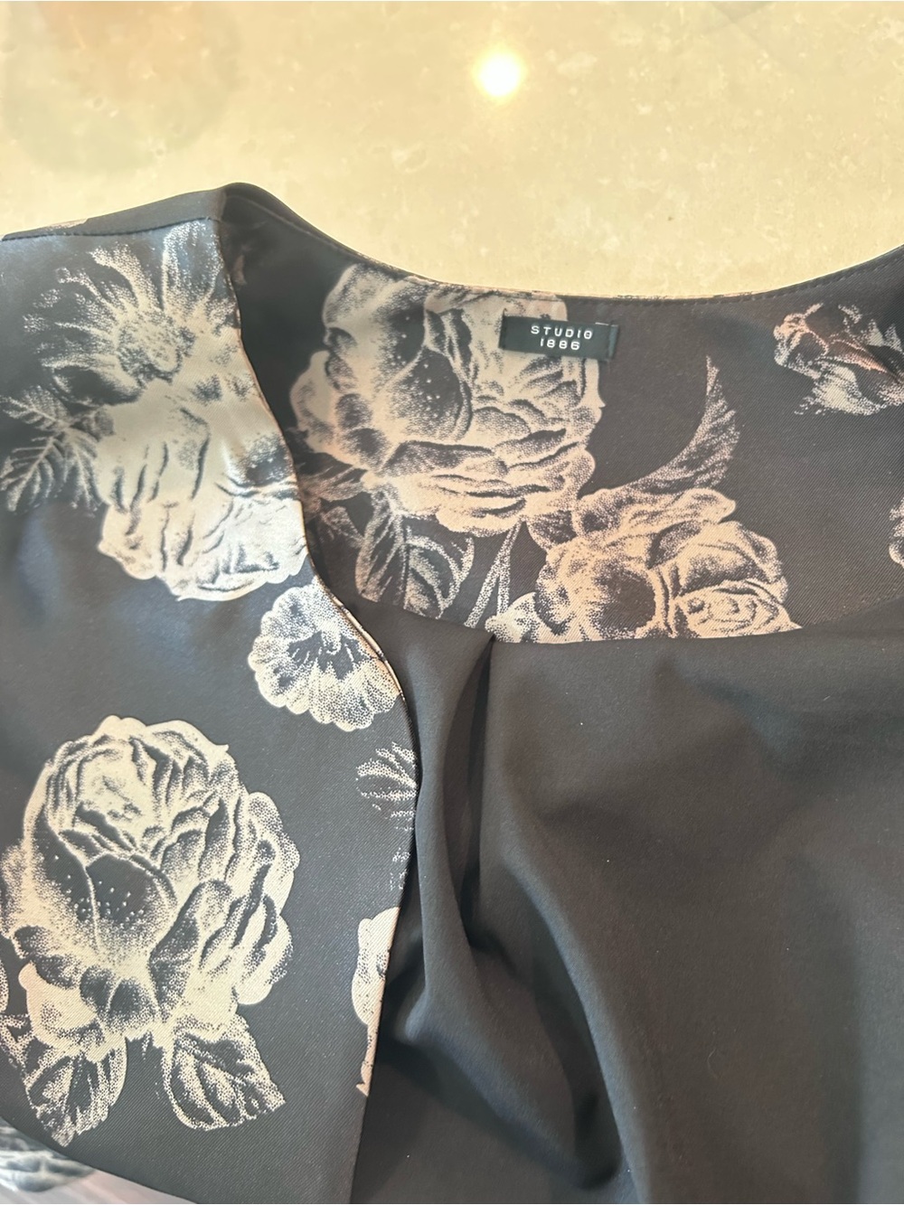 Studio 1886 dressy jacket black with gold roses XL - Picture 9 of 9